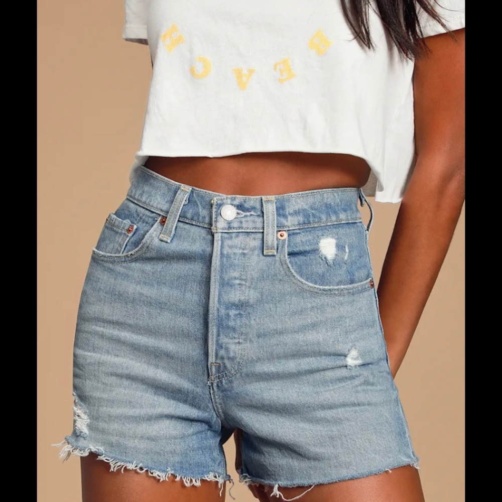 NWOT Levi’s Ribcage Denim High-Waisted Shorts
